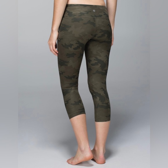 lululemon athletica Pants - Lululemon Camo Wunder Under Crop - Full-on Luxtreme